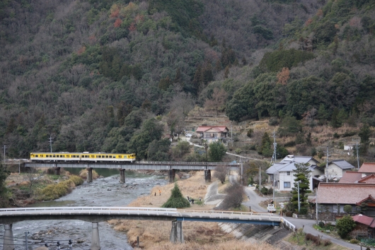 第一三篠川橋梁を走るキハ（2008年）