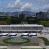 平和記念公園に止まるバス