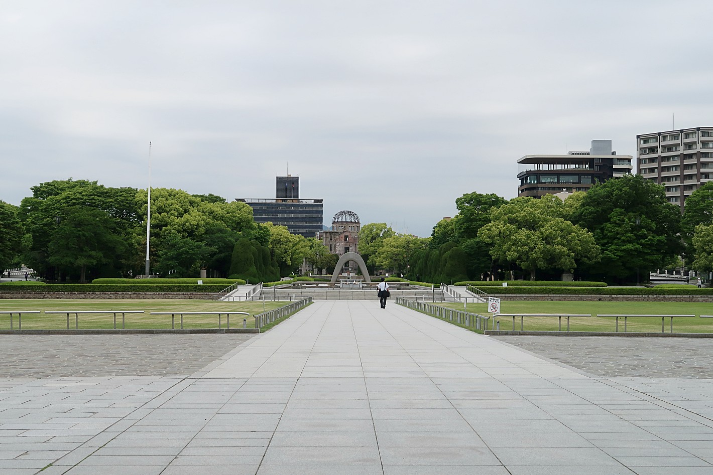 朝の平和記念公園