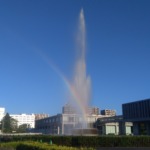 平和記念公園の噴水で虹