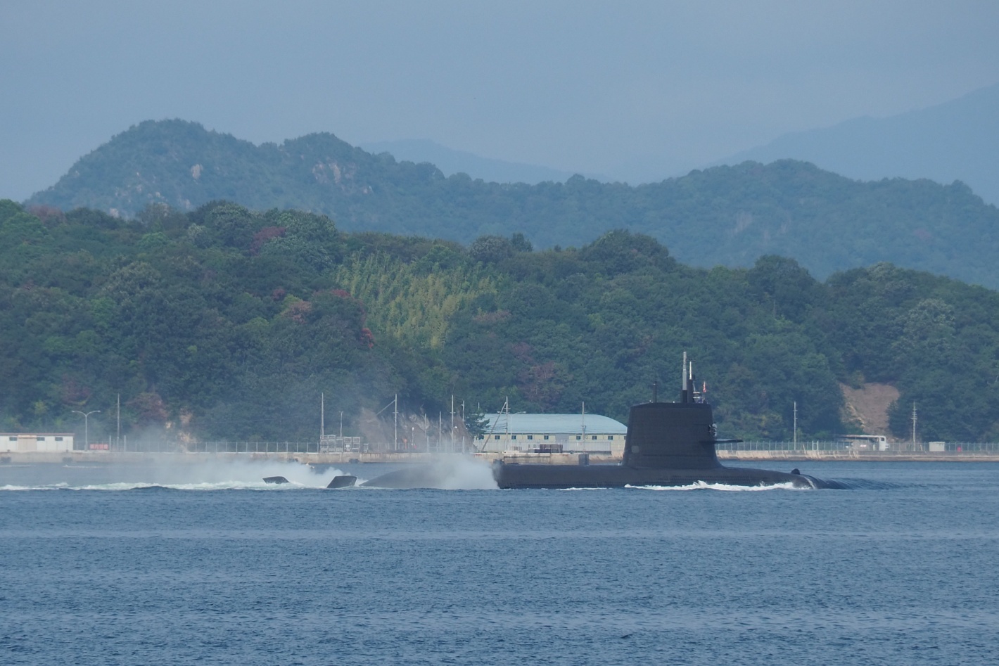 潜水艦、どこへ向かう